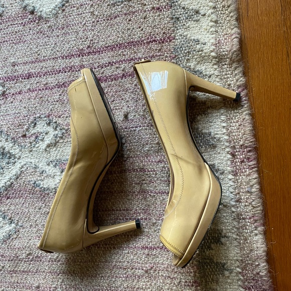Stuart Weitzman nude pumps (size 9.5) - Picture 3 of 4